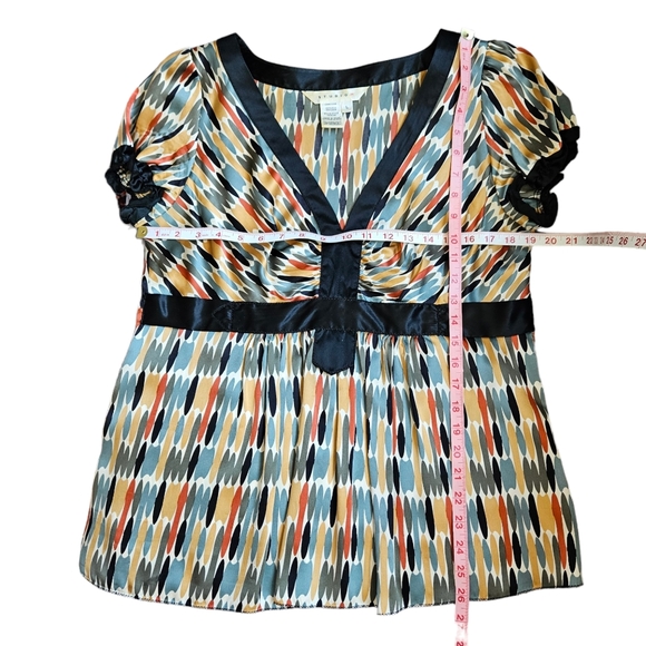 Studio M multicolor and black silk top V-neck rushed front short sleeve size L - Picture 10 of 10